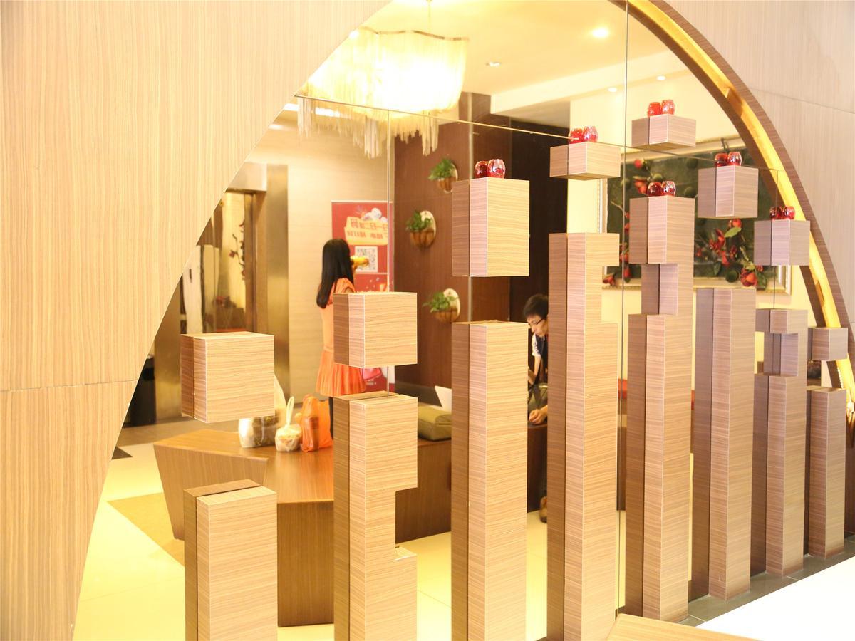 V8 Hotel Xilang Subway Branch Cantón Exterior foto